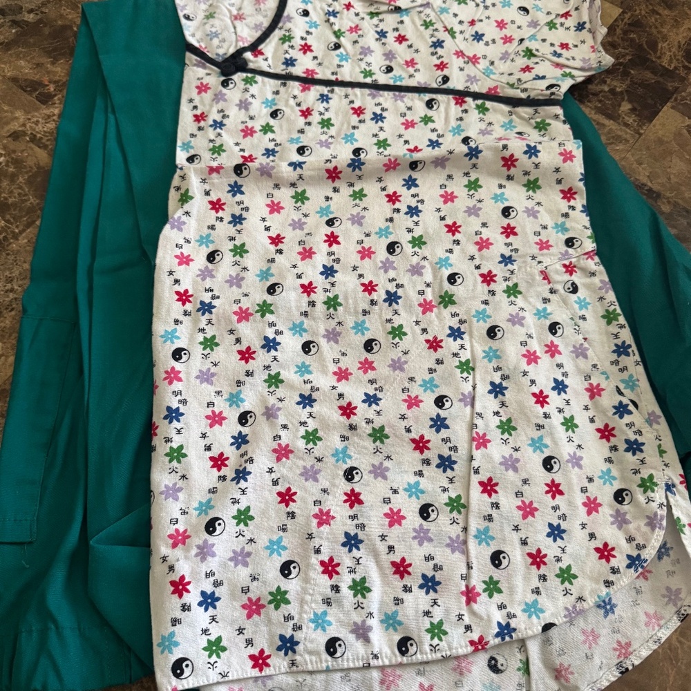 Scrub set
